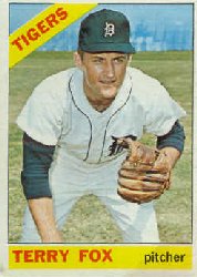 1966 Topps Baseball Cards      472     Terry Fox